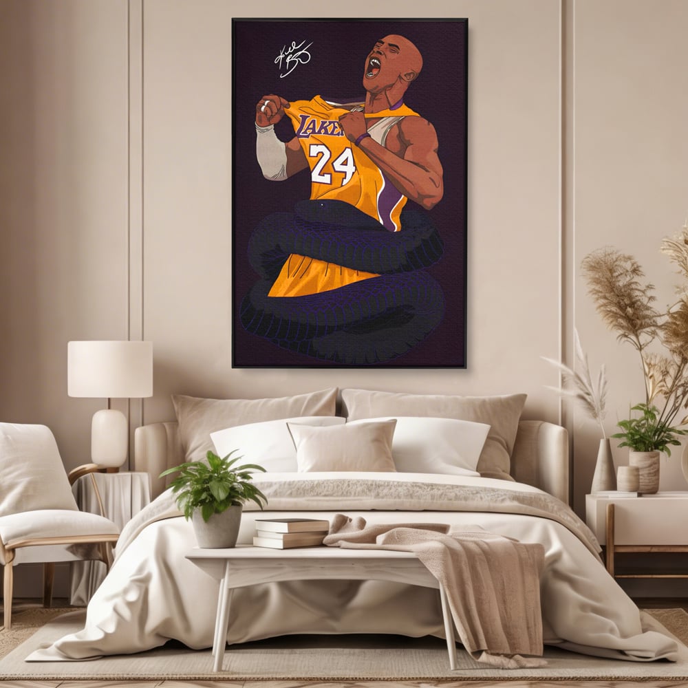 Tablou canvas cu ilustratie digitala portret kobe bryant, in rama de aluminiu negru, pe perete intr-un dormitor
